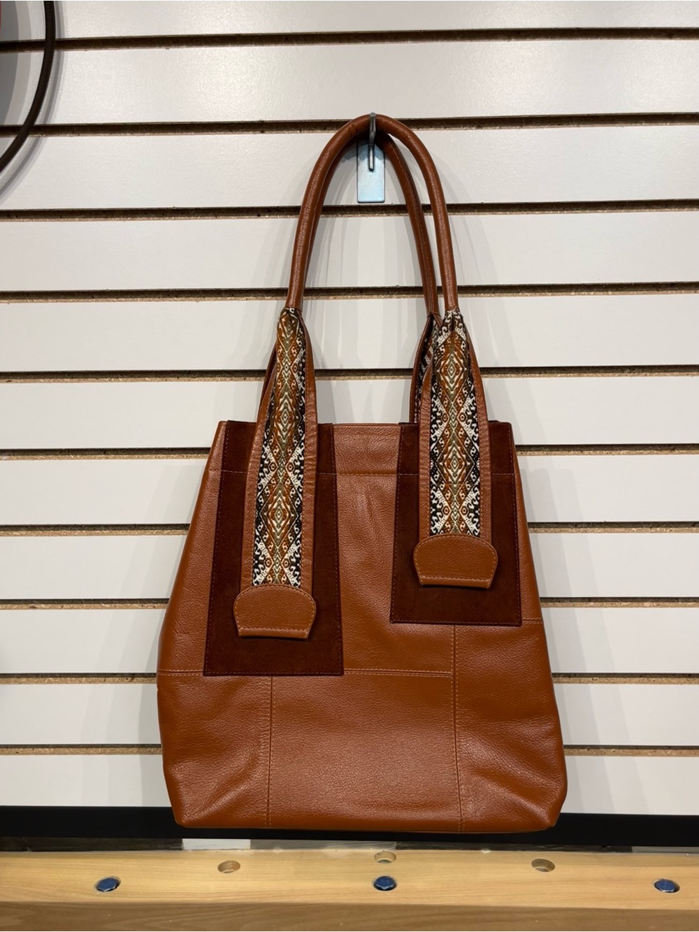 Faux leather bag with SW style accents - Picture 2 of 12